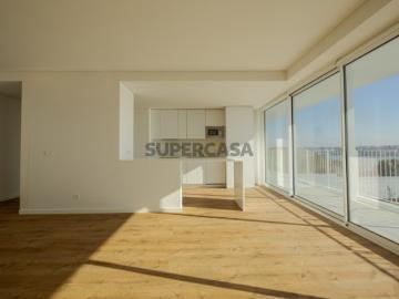 Apartamento T3 com varanda no Seixal