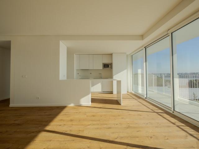 Apartamento T3 com varanda no Seixal