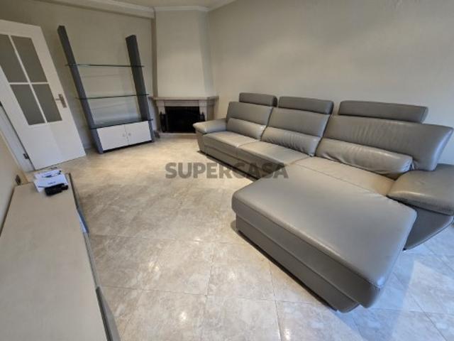 Apartamento T3 com Varanda Panorâmica e Arrecadação na Mealhada, Loures