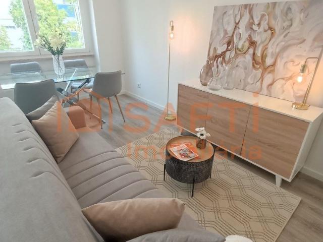 Apartamento T3 com varanda, remodelado e mobilado 72m² Benfica