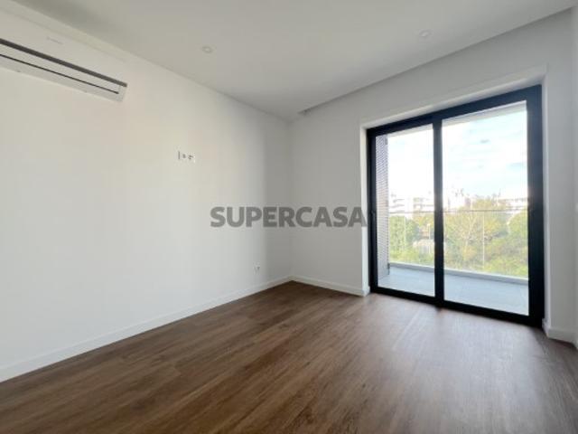 Apartamento T3 com Varanda, Suite e Lugar de Estacionamento em Águas Santas, Maia