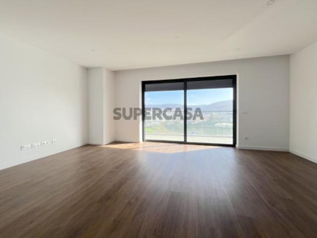 Apartamento T3 com Varanda, Suite e Lugar de Estacionamento em Águas Santas, Maia