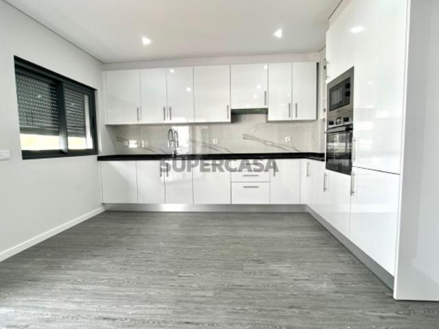 Apartamento T3 com Varandas e Vista Deslumbrante sobre a Ria Formosa