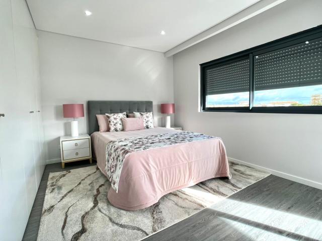 Apartamento T3 com Varandas e Vista Deslumbrante sobre a Ria Formosa