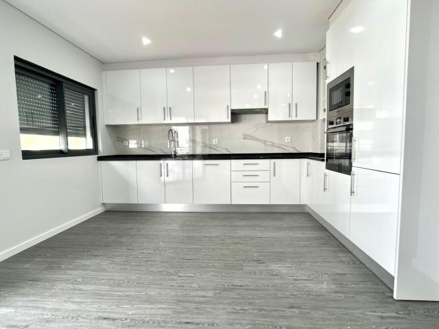 Apartamento T3 com Varandas e Vista Deslumbrante sobre a Ria Formosa