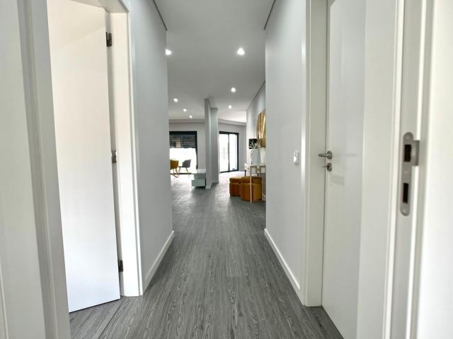 Apartamento T3 com Varandas e Vista Deslumbrante sobre a Ria Formosa