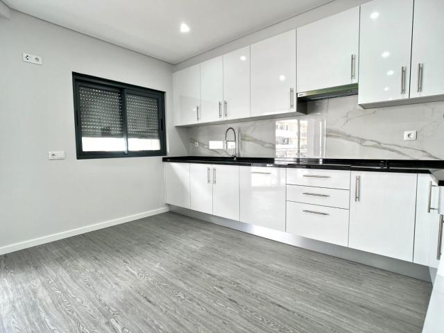 Apartamento T3 com Varandas e Vista Deslumbrante sobre a Ria Formosa
