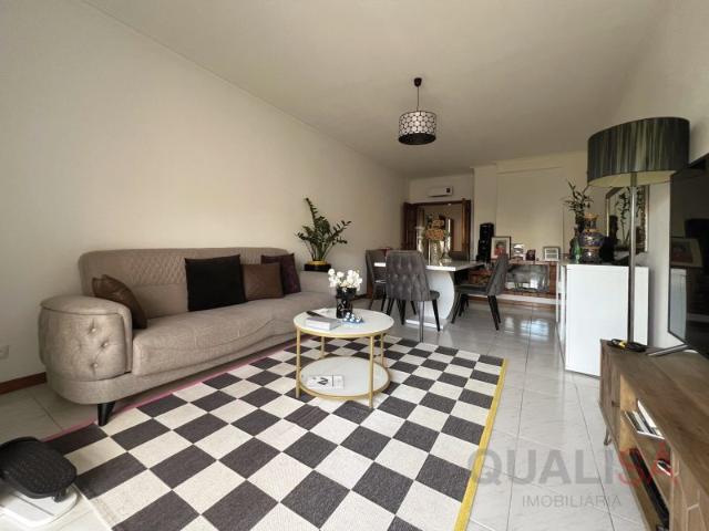 Apartamento T3 com varandas e garagem fechada em S. Vicente em Braga
