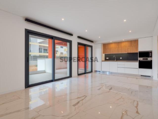 Apartamento T3 com ótimas varandas e piscina e garagem