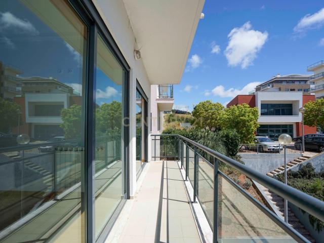 Apartamento T3 com Varandas em Vialonga