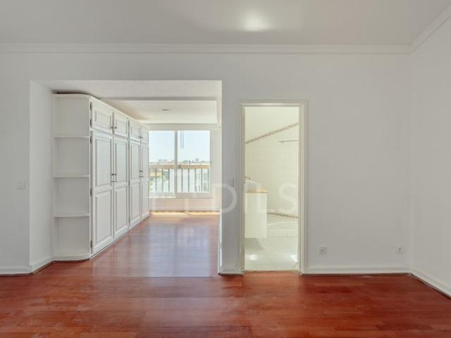 Apartamento T3 com vista de mar no Centro de Cascais