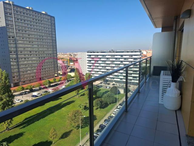 Apartamento T3 com vista de mar, varandas, lugar de garagem em Leça da Palmeira para arrendamento