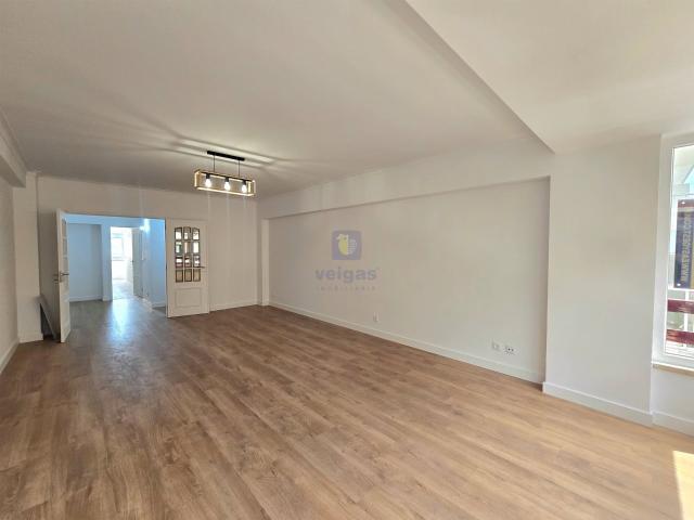 Apartamento T3 com vista e estacionamento em São Domingos de. 147m² São Domingos De Benfica