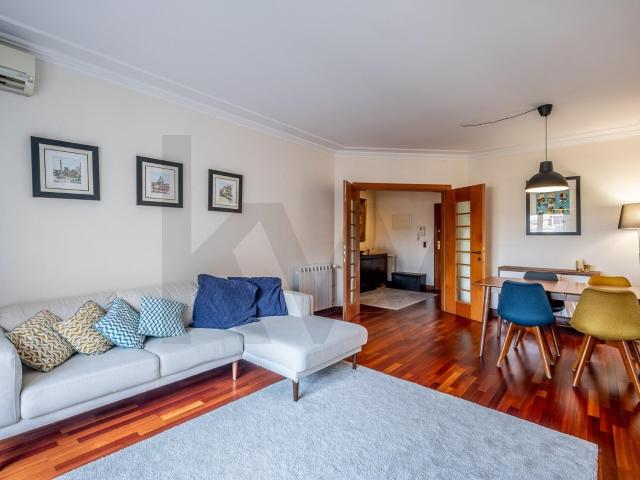 Apartamento T3 com Vista e Garagem na Quinta do Almirante