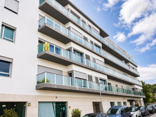 Apartamento T3 com vista e garagem