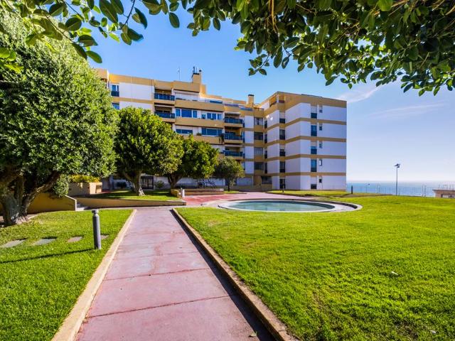 Apartamento T3 com vista mar num condomínio em Santo Amaro de Oeiras