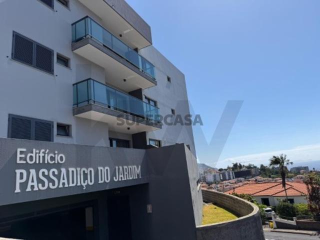 Apartamento T3 com Vista Mar Definitiva no Funchal