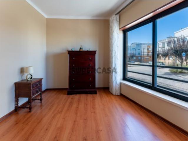 Apartamento T3 com vista mar e garagem