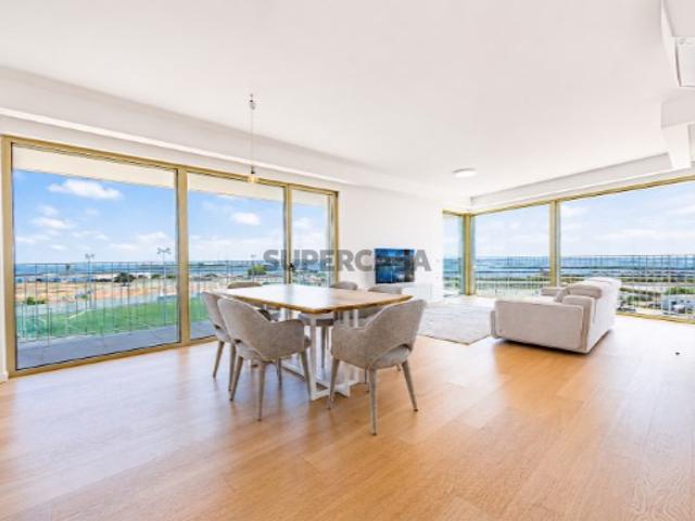 Apartamento T3, com vista mar e garagem, Faro, Algarve