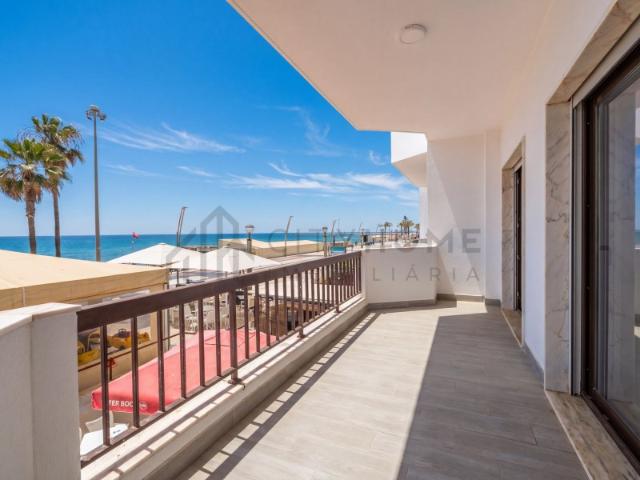 Apartamento T3 com Vista Mar e Totalmente Remodelado