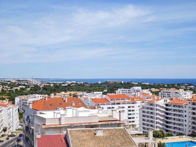 Apartamento T3 com vista mar e terraço 104m² Albufeira e Olhos de Água