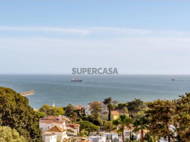Apartamento T3 com vista mar e terraço no Estoril