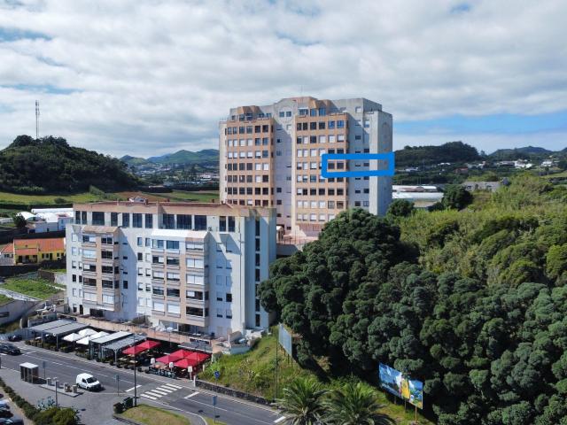 Apartamento T3 com Vista Mar em Rosto do Cão, Ponta Delgada