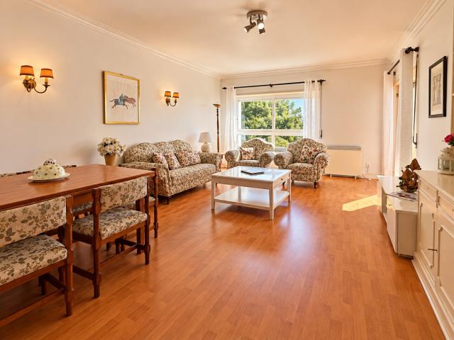 Apartamento T3 com vista mar em S. João do Estoril