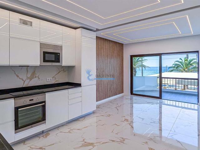 Apartamento T3 com Vista Mar Frontal e Garagem | Primeira Li. 118m² Quarteira