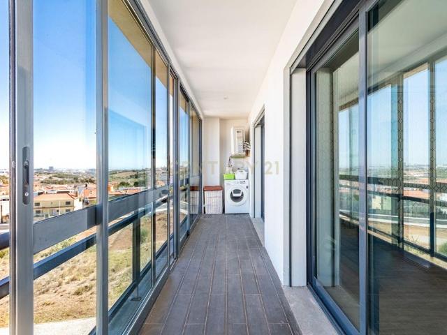 Apartamento T3 com Vista Panorâmica para arrendamento em São Domingos de Rana