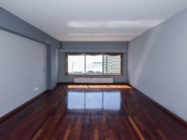 Apartamento T3 com vistas de mar em Matosinhos Sul