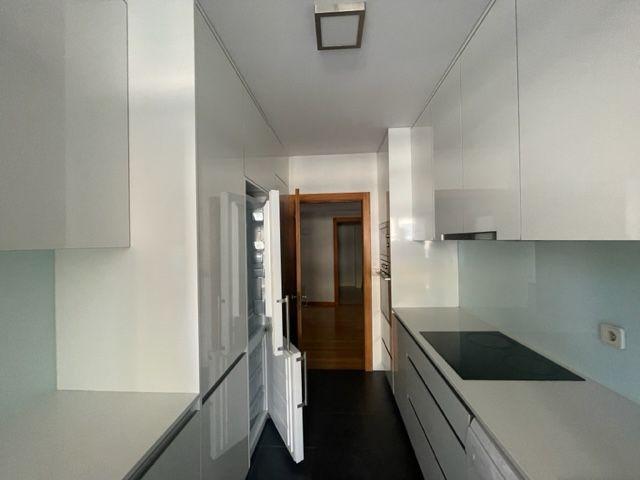 Apartamento T3 com vistas soberbas para o Rio Foz / Quinta de Miramar