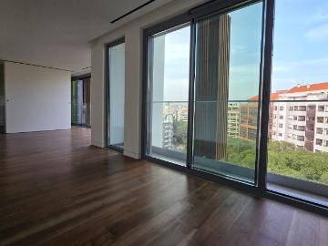 Apartamento T3 como novo nas Avenidas Novas para arrendamento