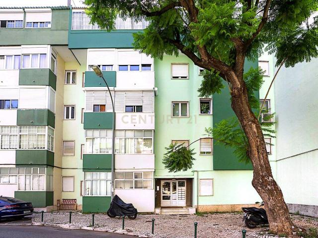Apartamento T2 em Linda A Velha excelente localização