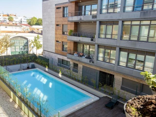 Apartamento T3 condomínio fechado na prestigiada zona de Belém