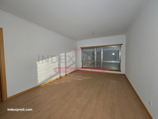 Apartamento T3 C/lugar de garagem de excelentes acabamentos