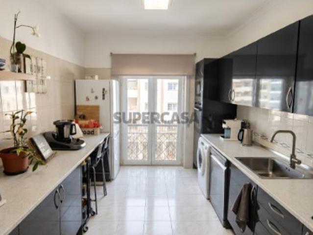 Apartamento T3 Cruz de Pau Amora Espaço, Conforto e Excelente Localização!