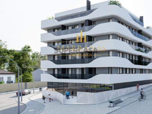 Apartamento T3 c/varanda