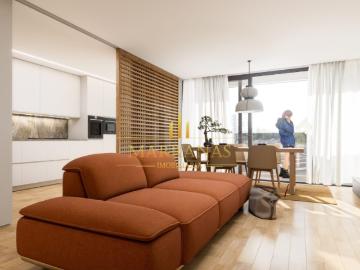 Apartamento T3 c/varanda