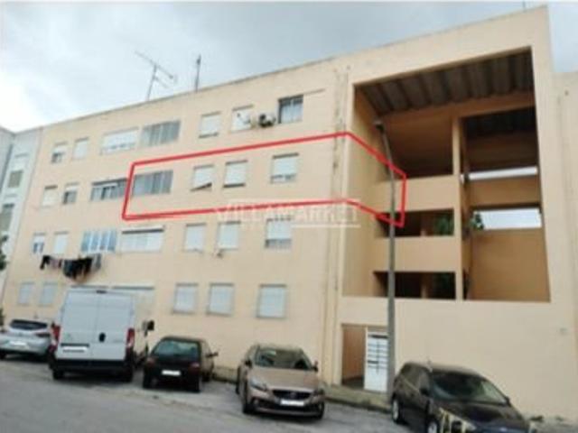 Apartamento T3 da banca inserido no 3º andar do nº 10 da Rua. 119m² Setúbal São Sebastião