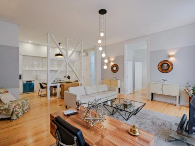 Apartamento T3 de 150 m² no centro de Lisboa Dividido em T1 + T2 | Totalmente Remodelado