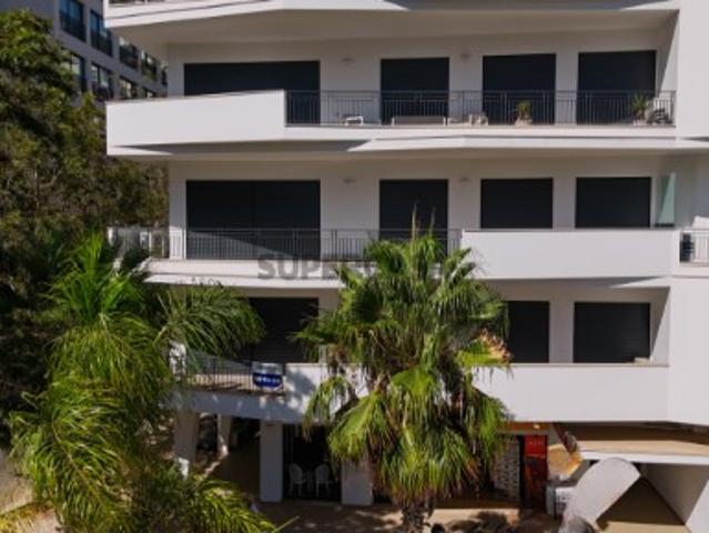 Apartamento T3 com varanda e garagem, a 100 metros da praia, Praia da Rocha, Portimão
