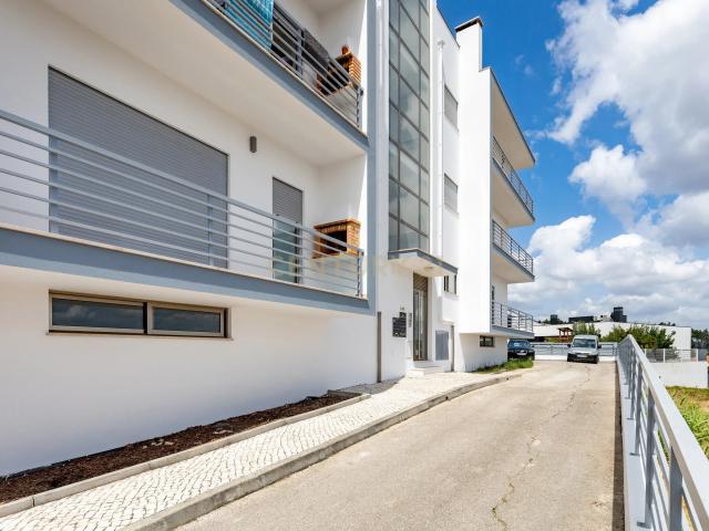 Apartamento T3 de Excelência com Terraço, Garagem Box, no Louriçal Pombal