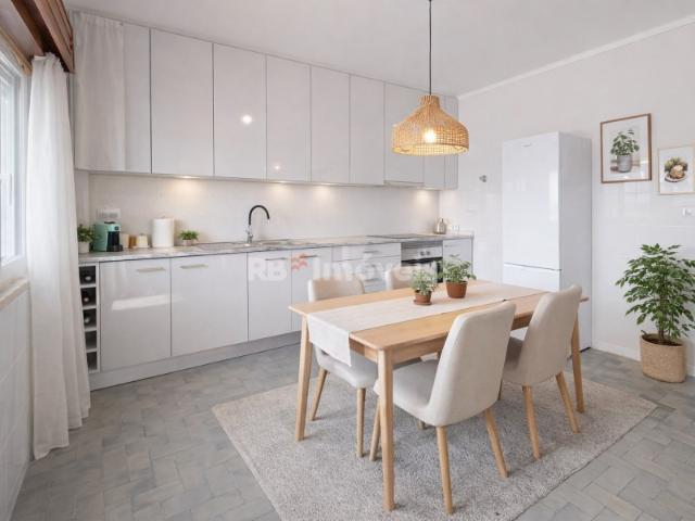 Apartamento T3 c/ Garagem, Arrecadação, Terraço, Remodelado e Mobilado Abrantes