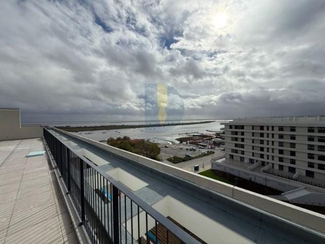 Apartamento T3 de luxo com terraço, vista deslumbrante sobre o Rio Tejo, 3 lugares de garagem e arrecadação, localizado numa das zonas mais exclusivas do Parque das Nações, Vila Rio em Lisboa