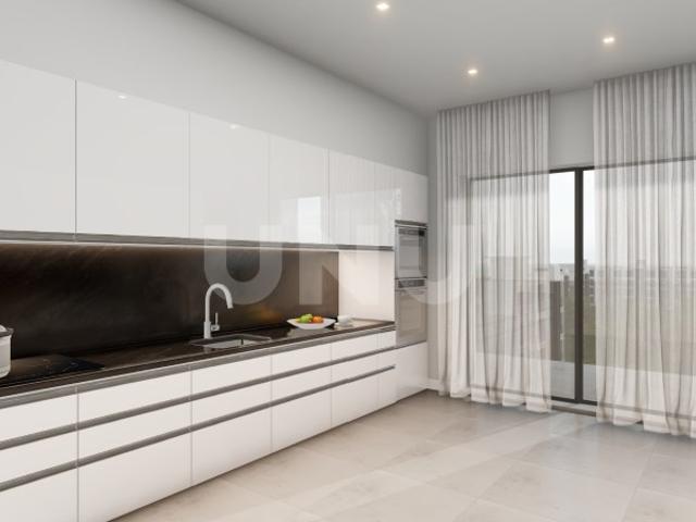 Apartamento T3 de luxo com varandas, dois lugares de garagem e arrecadação