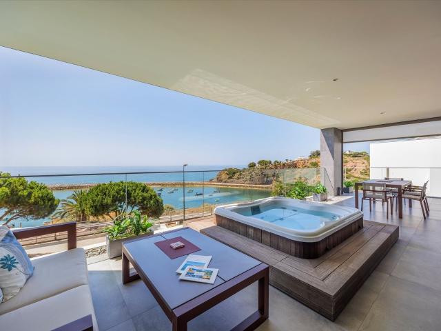 Apartamento T3 de Luxo com vista mar em condomínio privado 146m² Albufeira e Olhos de Água