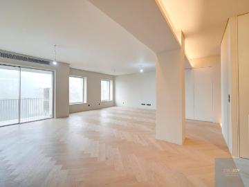 Apartamento T3 de Luxo com Estacionamento na Rua das Amoreir. 135m² Santo António
