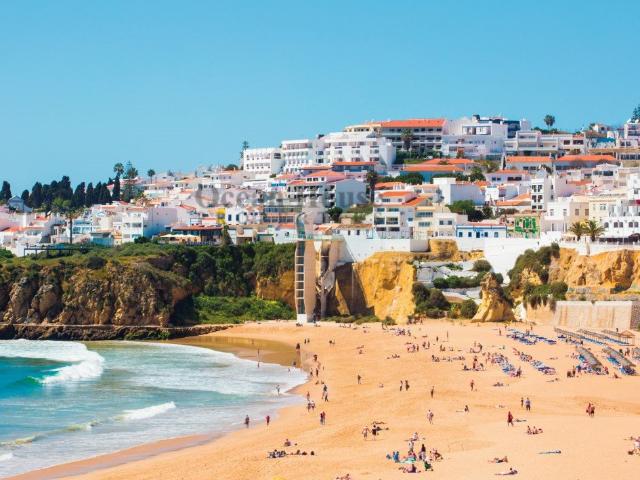 Apartamento T3 de luxo com piscina e garagem, a 1500 metros. 131m² Albufeira e Olhos de Água