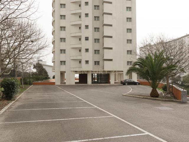 T3 com Vista Mar + Box para 2 Carros | Condomínio Privado l Paço de Arcos Oeiras